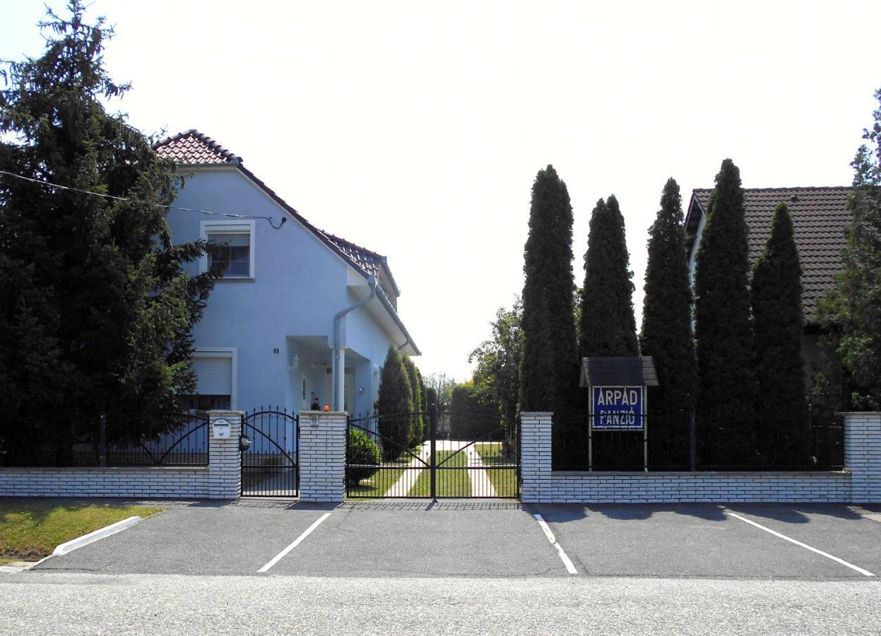 Arpad Panzio Bed & Breakfast Gyor Luaran gambar