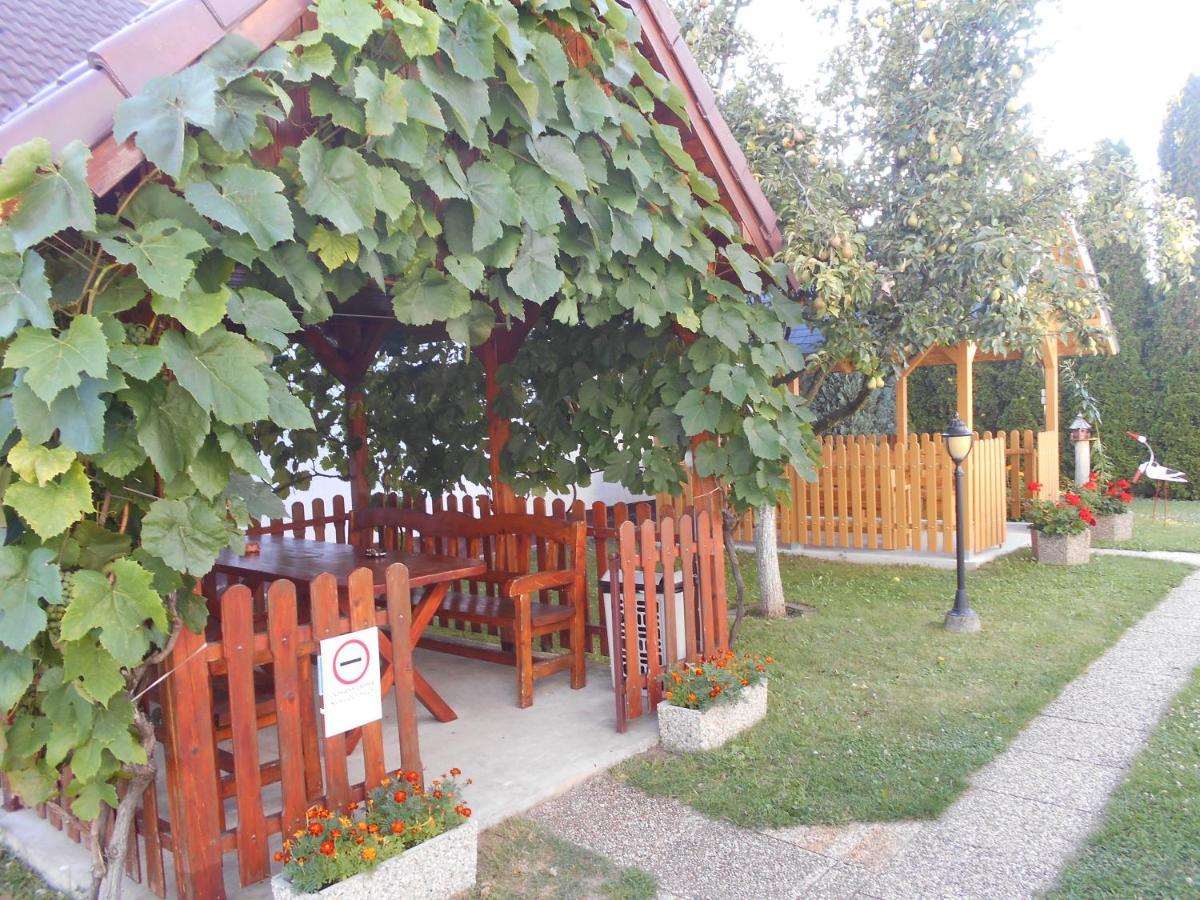Arpad Panzio Bed & Breakfast Gyor Luaran gambar