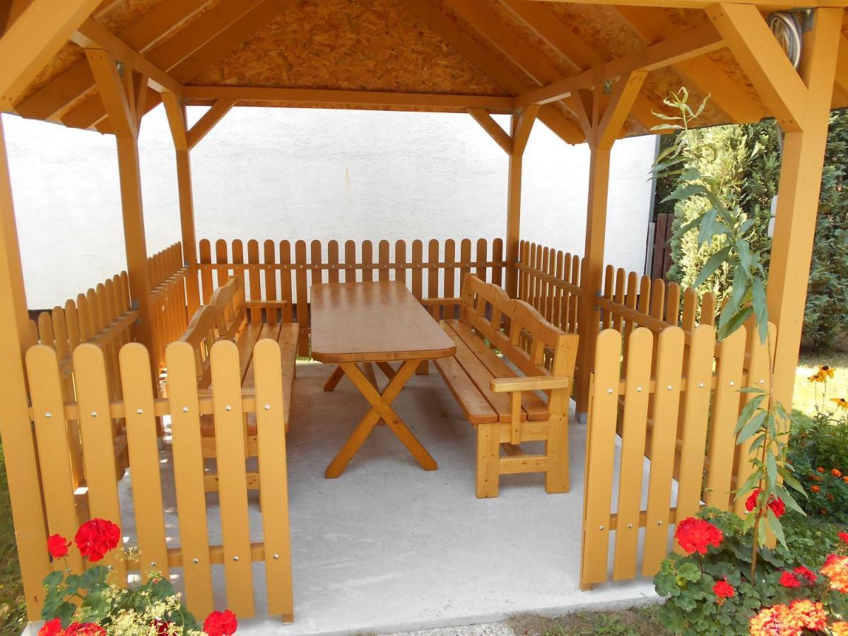 Arpad Panzio Bed & Breakfast Gyor Luaran gambar